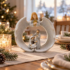 Änglafigur med julkrubba på julbordet