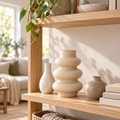 Beige vas i nordisk stil